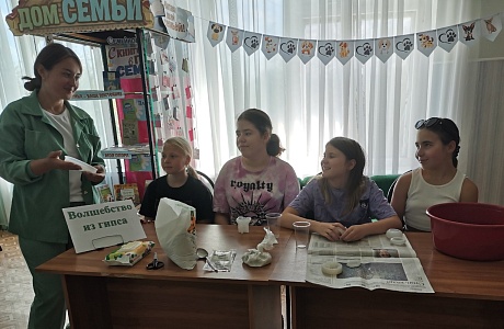 В Малосердобинской центральной районной библиотеке проведен мастер-класс «Волшебство из гипса»