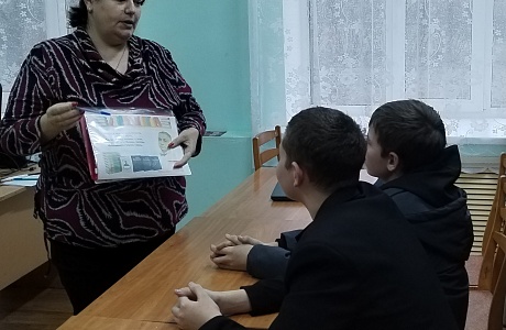 Библиотечный урок «Великие люди в библиотекарях» проведён в Топловской библиотеке.