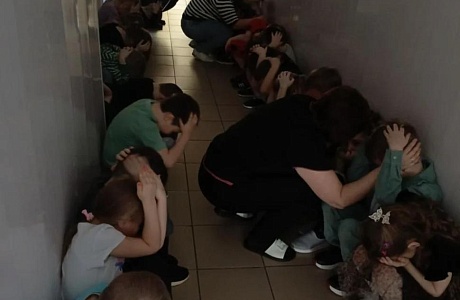В детском саду «Солнышко» с. Малая Сердоба прошла учебная тренировка с отработкой вводных: «Вооруженное нападение», «Беспилотная опасность», «Ракетная опасность».  