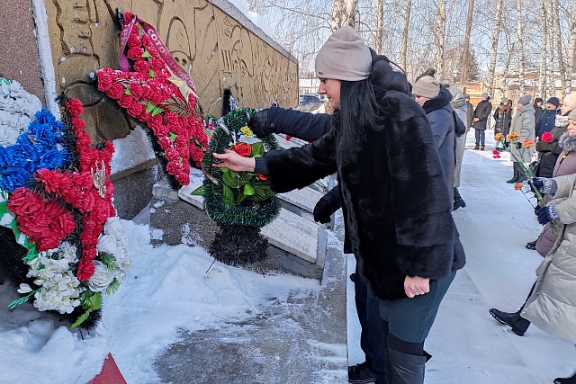 В День защитника Отечества  в селе Малая Сердоба состоялась торжественная церемония возложения венков и цветов