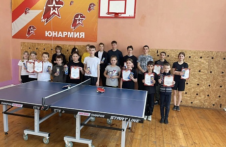 Внутришкольные соревнования по настольному теннису.
