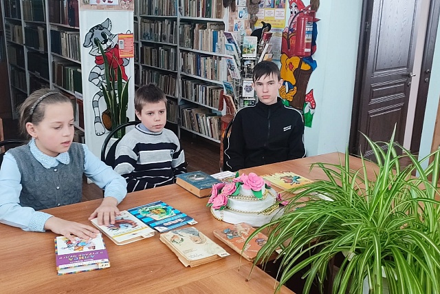 «У книжек дни рождения, конечно, тоже есть». «У книжек дни рождения, конечно, тоже есть».