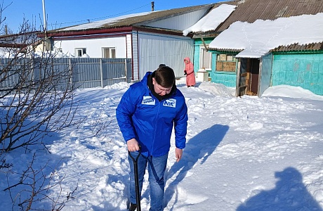 Активисты "Молодой Гвардии Единой России" Малосердобинского района продолжают принимать участие в акции "Снежный десант" Активисты "Молодой Гвардии Единой России" Малосердобинского района продолжают принимать участие в акции "Снежный десант"
