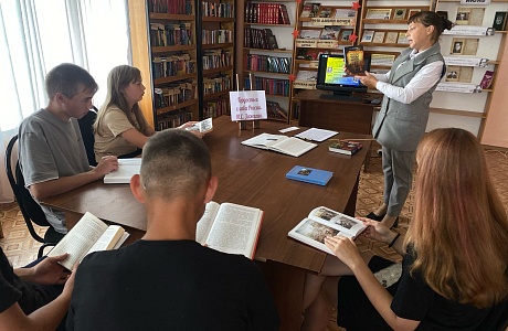 В Малосердобинской центральной районной библиотеке проведен час патриотических знаний «Гордость и слава России. И.С. Зажигин» 