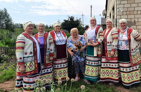 Адресные поздравления «Живёт в веках любовь и верность», посвященные Дню семьи, любви и верности
