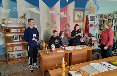 В Новодёмкинской библиотеке, в рамках реализации проекта «Пушкинская карта», проведена литературная гостиная «Золотое перо сатиры», 