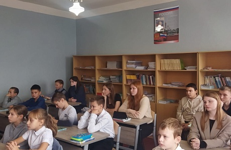Специалистом Малосердобинской центральной районной библиотеки проведен литературный павильон к 110-летию К.М. Симонова «Я не был солдатом, только корреспондентом…»