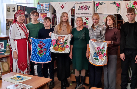 В  библиотеке села Старое Славкино проведена познавательная программа «Секреты бабушкиного сундука»