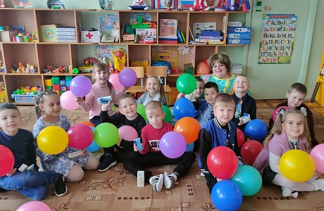 Специалистом районного Дома культуры для воспитанников детского сада «Солнышко» проведена познавательно-игровая программа «У животных есть друзья: это мы – и ты, и я». Специалистом районного Дома культуры для воспитанников детского сада «Солнышко» проведена познавательно-игровая программа «У животных есть друзья: это мы – и ты, и я».