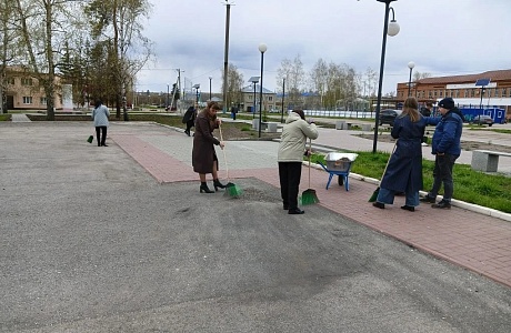 Сотрудники районной администрации провели уборку в парковой зоне, обновленной по программе «Формирование комфортной городской среды» Сотрудники районной администрации провели уборку в парковой зоне, обновленной по программе «Формирование комфортной городской среды»