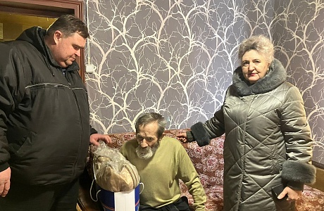 Поздравили с Днем рождения бывшего несовершеннолетнего узника концлагерей.
