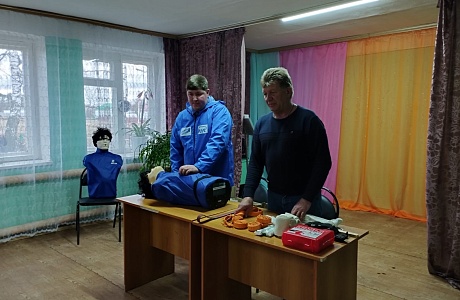 Руководитель местного отделения "Молодой Гвардии Единой России" Малосердобинского района провели обучение для жителей Липовского сельсовета навыкам оказания первой помощи в рамках проекта «Готов к санитарной обороне». Руководитель местного отделения "Молодой Гвардии Единой России" Малосердобинского района провели обучение для жителей Липовского сельсовета навыкам оказания первой помощи в рамках проекта «Готов к санитарной обороне».
