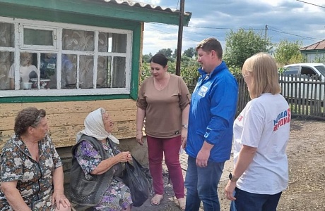  Пенсионерам Малосердобинского района вручили продуктовые наборы