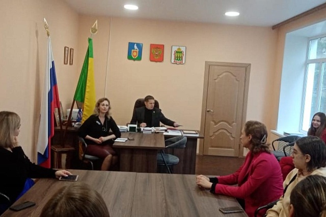 Глава Малосердобинского района Иван Кирюхин и  заместитель главы  Наталья Василькина провели рабочую встречу с молодежью Малосердобинского района по вопросу создания отряда содействия полиции «Тигр» на территории района