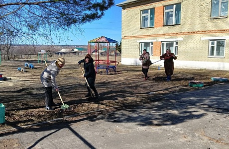  Коллектив Дома детского творчества принял участие в субботнике