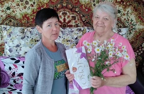 Поздравление на дому с Международным днем пожилого человека Поздравление на дому с Международным днем пожилого человека