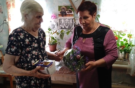 90-летний юбилей отметила получательница социальных услуг Комплексного центра социального обслуживания населения Малосердобинского района Зуева М.В. 90-летний юбилей отметила получательница социальных услуг Комплексного центра социального обслуживания населения Малосердобинского района Зуева М.В.