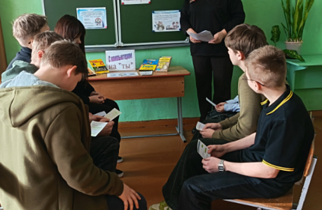 Чунаковской библиотекой  проведен урок сетевой грамотности«Цифровой этикет и права»