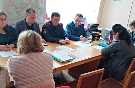 Совещание по вопросу активизации работы, направленной на пресечение деятельности по распространению спиртосодержащей продукции кустарного производства. 