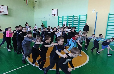 Лагерь начинается с веселых развлечений!