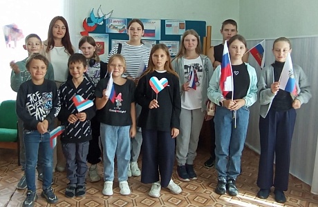 В Малосердобинской центральной районной библиотеке проведен видео-урок «Под флагом Родины моей» В Малосердобинской центральной районной библиотеке проведен видео-урок «Под флагом Родины моей»