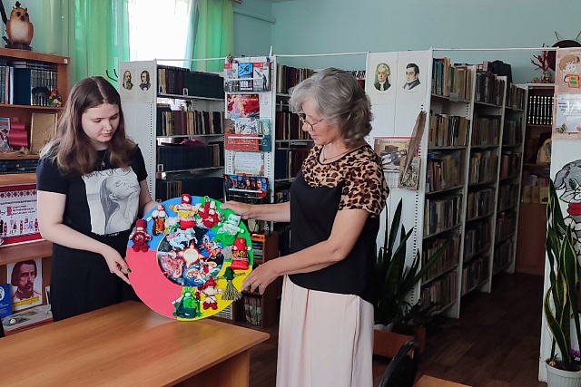 В библиотеке села Старое Славкино проведен краеведческий час «Родной земли многоголосье» В библиотеке села Старое Славкино проведен краеведческий час «Родной земли многоголосье»