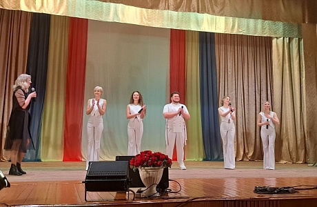 На сцене районного Дома культуры МБУК «КБЦ» Малосердобинского района состоялось выступление театра эстрадной песни с программой «Чувствуй ритм». На сцене районного Дома культуры МБУК «КБЦ» Малосердобинского района состоялось выступление театра эстрадной песни с программой «Чувствуй ритм».