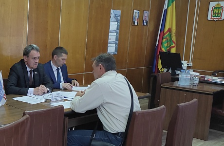 Заместитель Председателя Законодательного Собрания Пензенской области Валерий Кузьмич Лидин провел прием граждан по личным вопросам Заместитель Председателя Законодательного Собрания Пензенской области Валерий Кузьмич Лидин провел прием граждан по личным вопросам