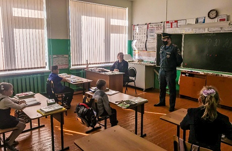 В Малосердобинском районе стартовал месячник  гражданской обороны, защиты населения от чрезвычайных ситуаций и пожарной безопасности.