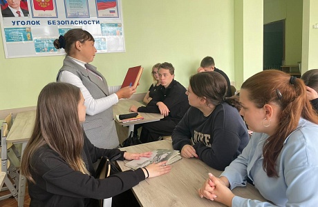 Специалистом Малосердобинской центральной районной библиотеки проведен исторический экскурс, посвященный победе в Курской битве «И плавился металл…» Специалистом Малосердобинской центральной районной библиотеки проведен исторический экскурс, посвященный победе в Курской битве «И плавился металл…»