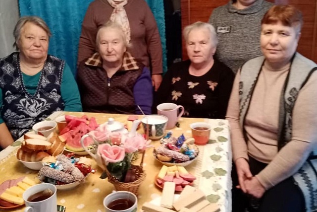 Социальные работники Комплексного центра социального обслуживания на дому Малосердобинского района поздравили своих подопечных с Днем матери Социальные работники Комплексного центра социального обслуживания на дому Малосердобинского района поздравили своих подопечных с Днем матери