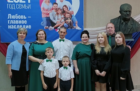 Стартовал многожанровый семейный праздник культур народов, проживающих в Пензенской области Межрегиональный фестиваль «Мост Дружбы» имени В.К. Бочкарева, посвященный Году семьи. 