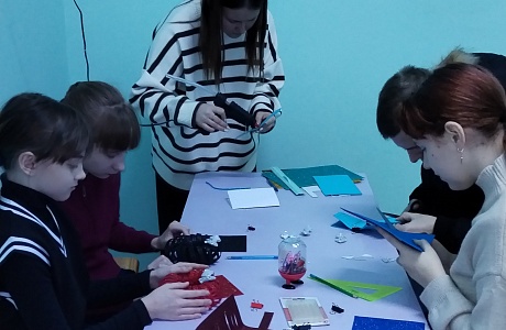 Творческая мастерская «Новогоднее украшение» проведена в библиотеке села Топлое Творческая мастерская «Новогоднее украшение» проведена в библиотеке села Топлое