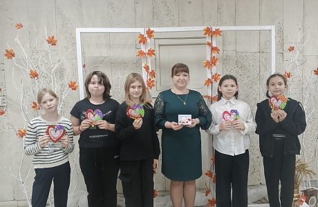 Мастер - класс по изготовлению поздравительной открытки  "Сердечко для мамы".