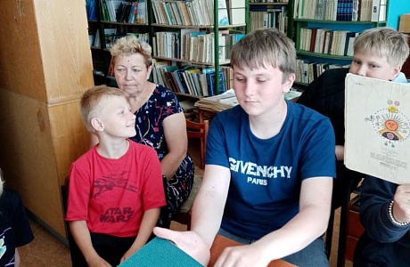 В рамках областной Декады русского языка «Сокровища родного слова» провела мероприятие литературный час «Там, на неведомых дорожках»    