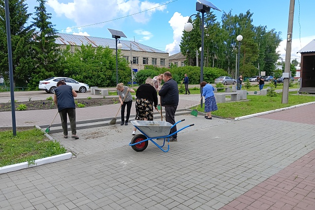 В Малосердобинском районе состоялся субботник В Малосердобинском районе состоялся субботник