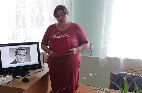 Литературный вечер «Живёт такой парень…» проведён в библиотеке села Топлое