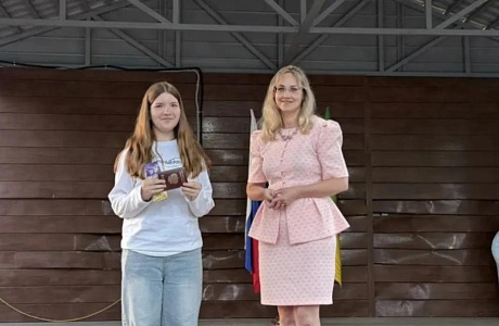 На площади Ленина села Малая Сердоба прошло торжественное мероприятие, посвященное Дню России На площади Ленина села Малая Сердоба прошло торжественное мероприятие, посвященное Дню России