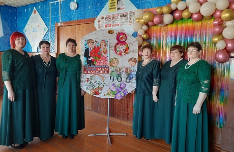 «Всё для милых, нежных и любимых».