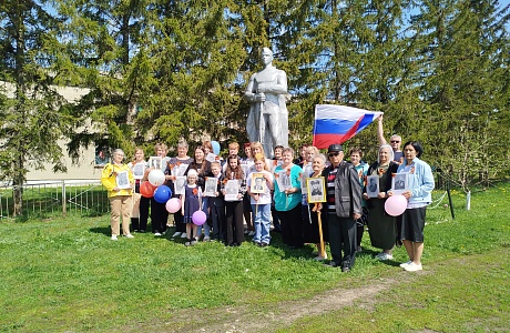 В селе Николаевка у памятника погибшим землякам в годы Великой Отечественной войны состоялся торжественный митинг, посвященный празднику Победы.