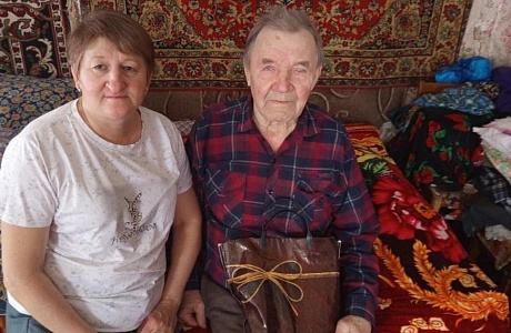 Поздравление получателя социальных услуг с 85-летним юбилеем Поздравление получателя социальных услуг с 85-летним юбилеем