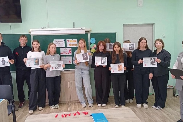 Специалистом Малосердобинской центральной районной библиотеки накануне Всемирного дня памяти жертв СПИДа, проведён день информации «Погасшие звёзды».