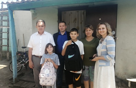 Валерий Лидин в Малосердобинском районе поддержал акцию «Собери ребенка в школу» Валерий Лидин в Малосердобинском районе поддержал акцию «Собери ребенка в школу»