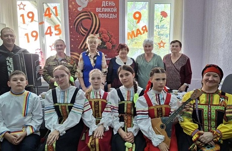 Праздничное мероприятие посвящённое «Дню Победы» .