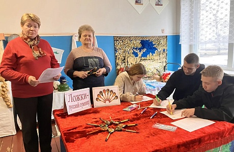 Познавательная программа «Ложка – русский сувенир» проведена работниками культуры села Майское