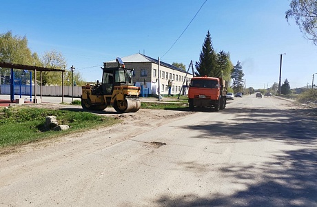 В Малосердобинском районе ведутся работы по ямочному ремонту дорог