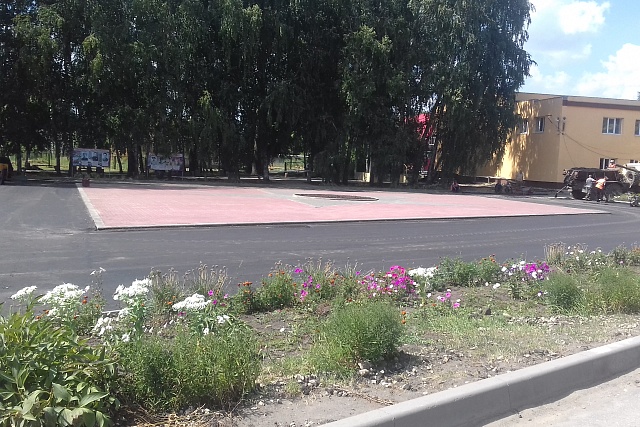 В селе Малая Сердоба  продолжаются  работы по реконструкции площади Победы  