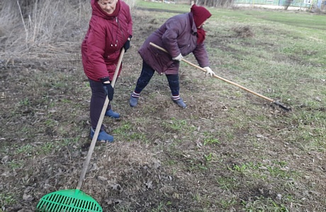 Работники  МБУК «Липовский КДЦ» приняли участие в субботнике.