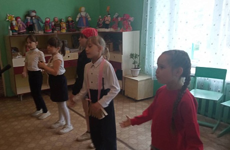 Учащиеся объединения «Народные истоки» Дома детского творчества под руководством педагога Полубояровой Е.А. активно готовятся к районному конкурсу  «Родник жизни» 