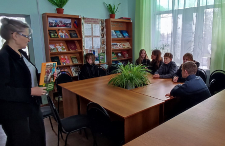 В Старославкинской библиотеке в рамках программы «Пушкинская карта» проведено этнографическое путешествие «По страницам истории мордовского народа».